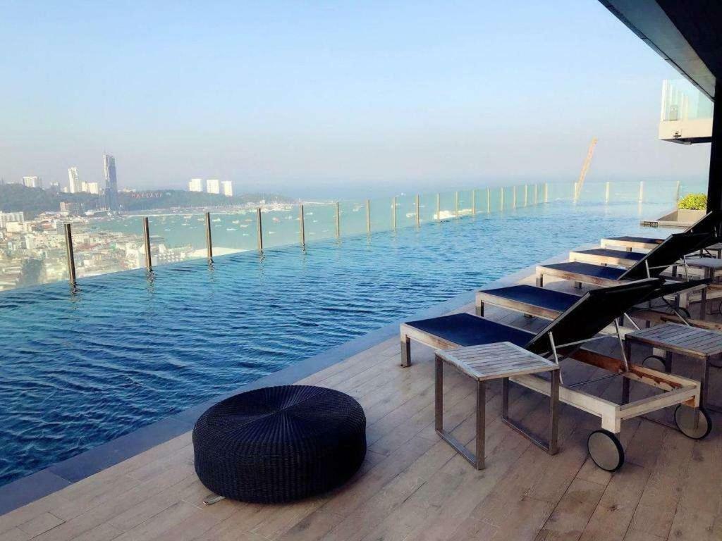 The Base Central Pattaya Seaview Zewnętrze zdjęcie
